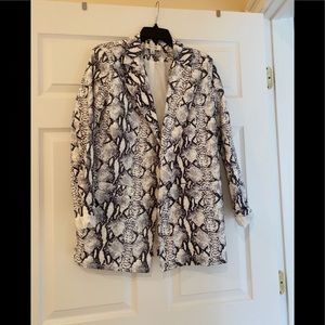 Beautiful snake print blazer women’s size M